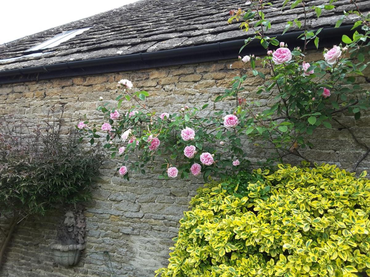 Rose Cottage Shipton Moyne Eksteriør billede